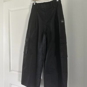ALO  black Night out cargo pockets fitted waist wide leg pants M